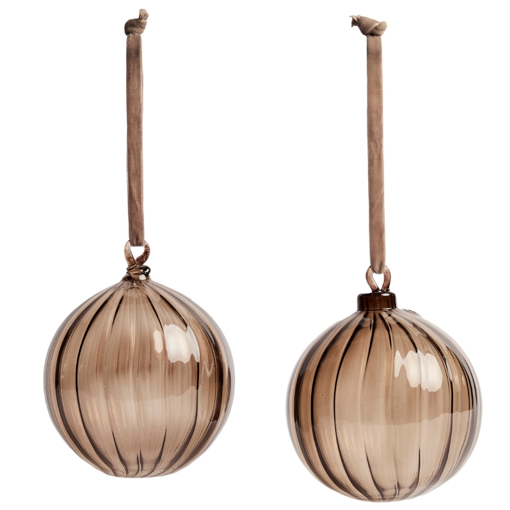 Kave Home Set dvou hnědých skleněných vánočních ozdob Oranel 10 cm