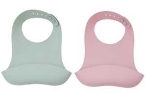 Kave Home Růžovo-zelený set dvou silikonových bryndáků Lili