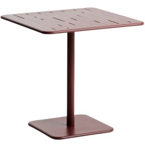 Kave Home Červený kovový zahradní stůl Brai 70 x 70 cm